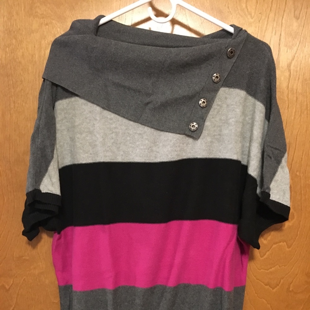 Short sleeve sweater